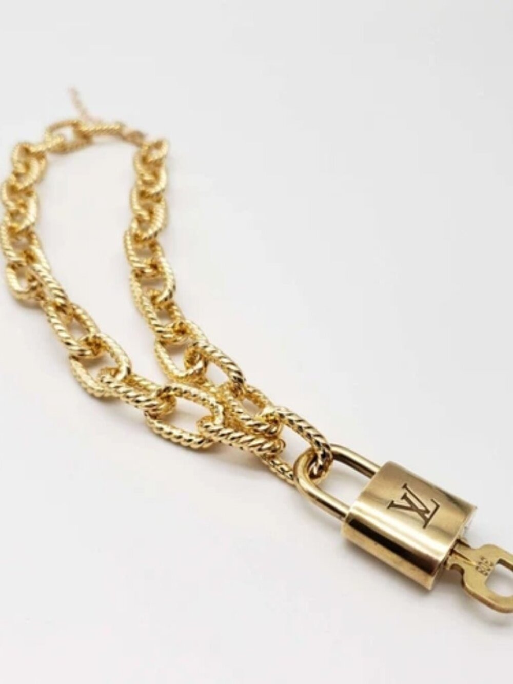 Gold-Plated Necklace with Authentic Louis Vuitton Padlock - Picture 6 of 10